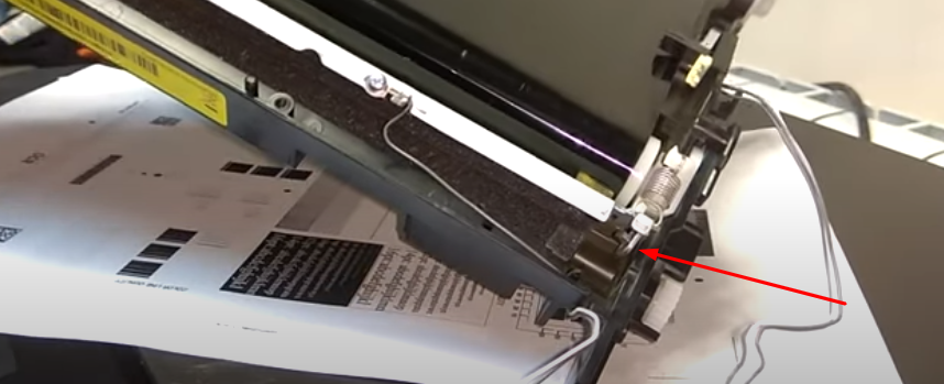 Возвращающая пружина