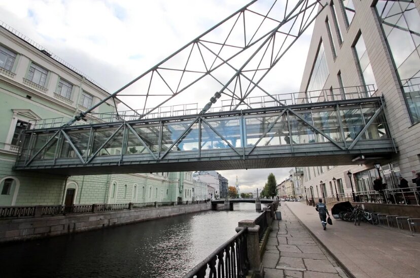 Переход между зданиями