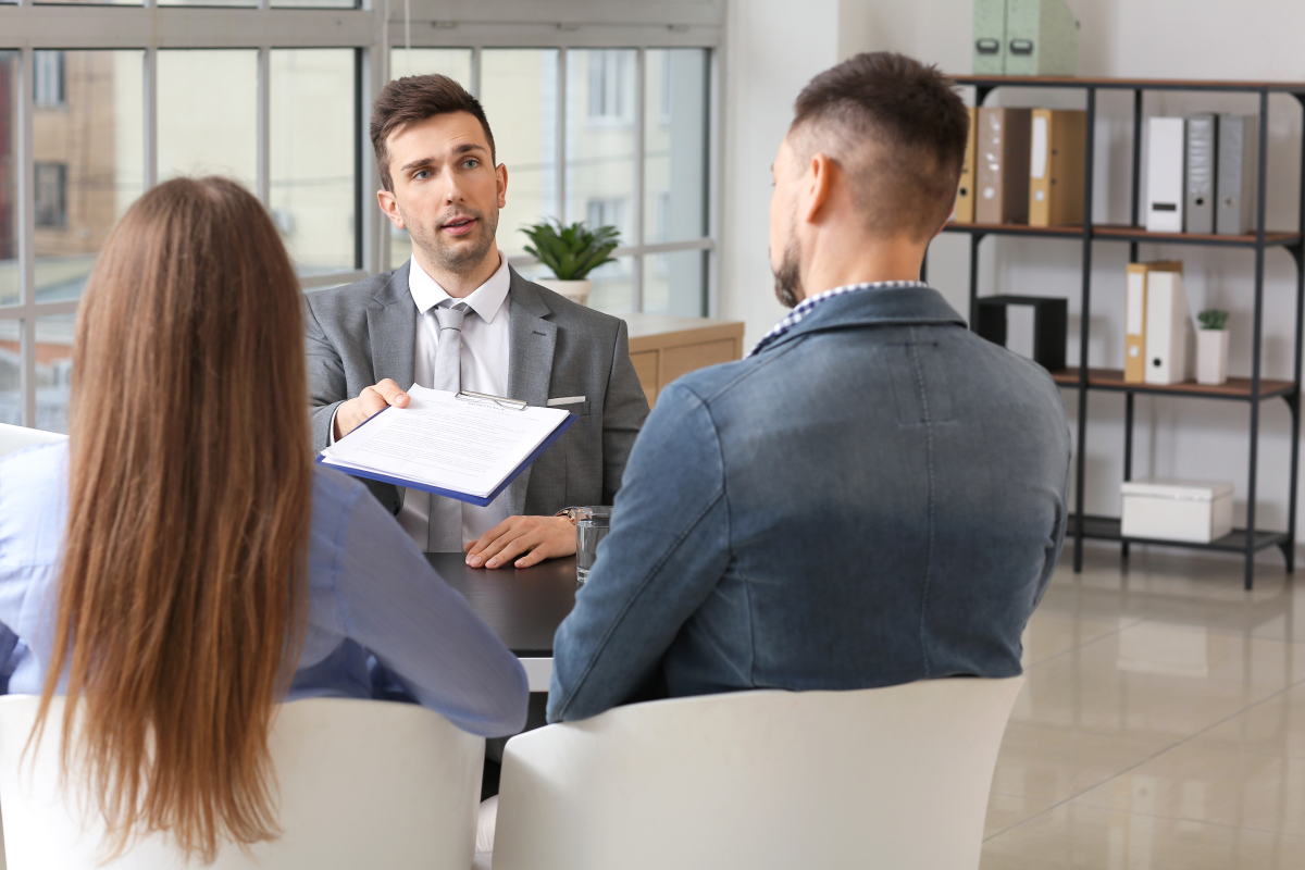    Если нет разногласий по поводу собственности и детей, можно уложиться в одно заседание