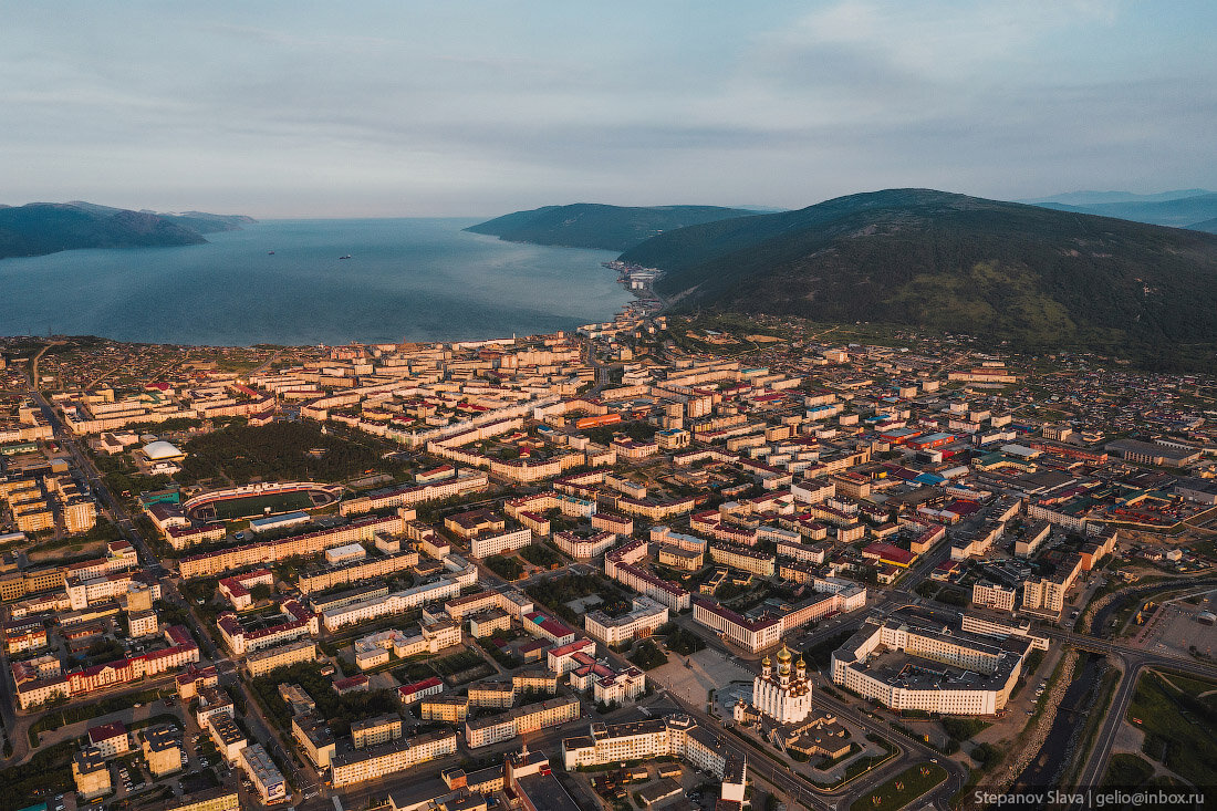 Магадан фото. Магадан город. Магадан с высоты птичьего полета. Колыма город. Дальний Восток города.