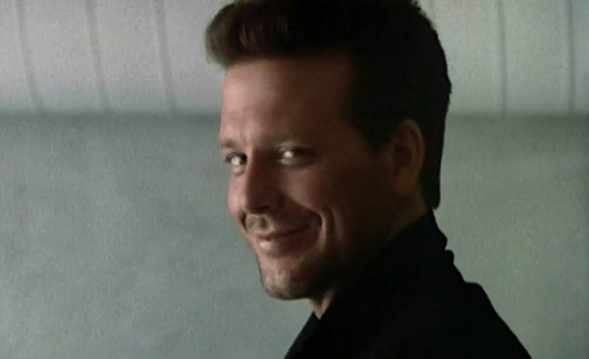 Кадр из кинофильма "9 1/2 недель", 1985 г., режиссер Эдриан Лайн, сценаристы  Патришия Луизианна Ноп, Залман Кинг, Сара Кернокан, композитор Джек Ницше (скриншот) 