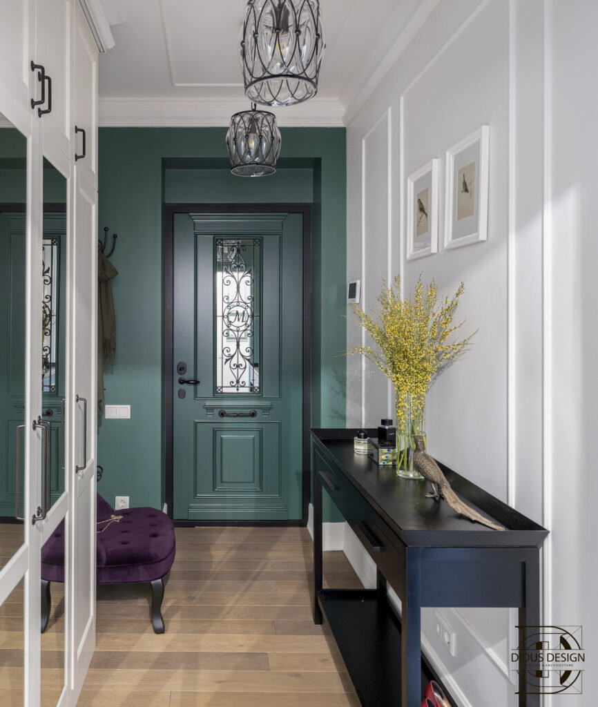 Нескучный интерьер на 50 кв.м. Классика и насыщеные цвета в яркой двушке