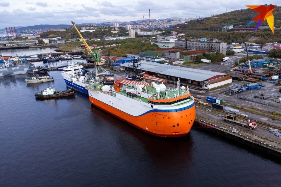     К Северному полюсу платформа вышла из Мурманска. Антон ЗАБИРОВ