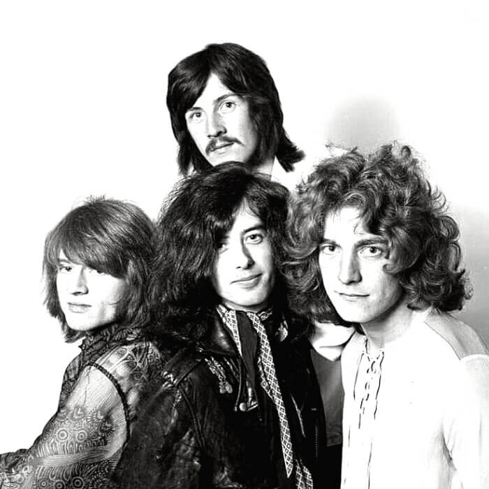 Это фото было в одной из предыдущих глав. Найдите, плиз, ОДНО отличие! 