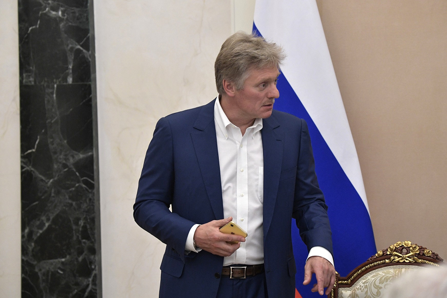 Дмитрий Песков на совещании в Кремле
