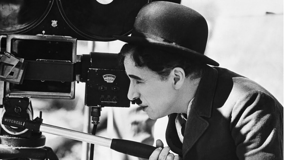 Кинематограф Чарли Чаплин. Чарли Чаплин на съемках. Чарли Чаплин на съемочной площадке. День первого кинофильма