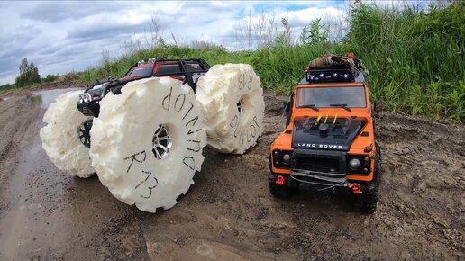 Радиоуправляемый Traxxas summit против LR Defender... Шины из пены.