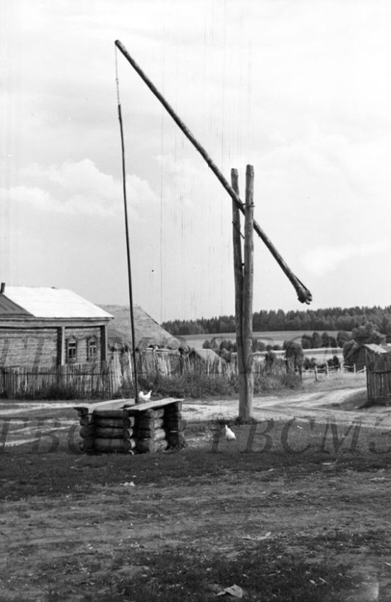 Званцев М.П. Колодец. Владимирская область, д. Злобино. 1951 г. Из собрания Государственного Владимиро-Суздальского музея-заповедника