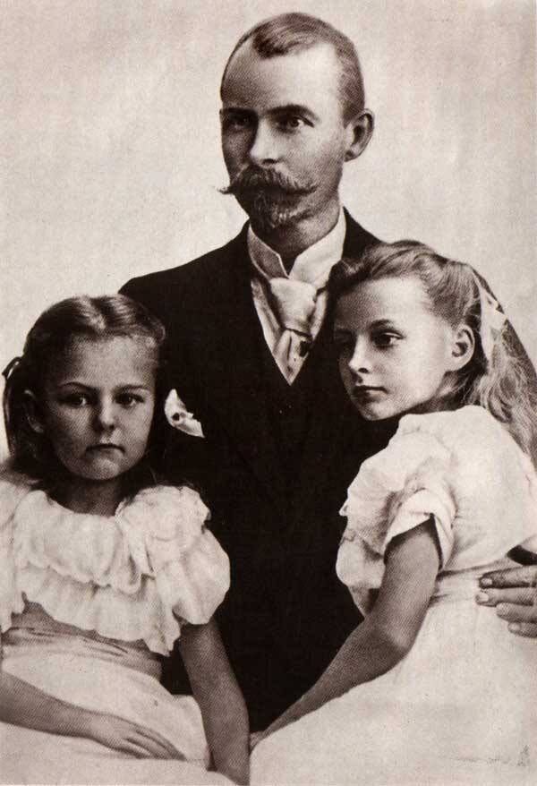 Последняя фотография Э. В. Толля и его дочерей. 