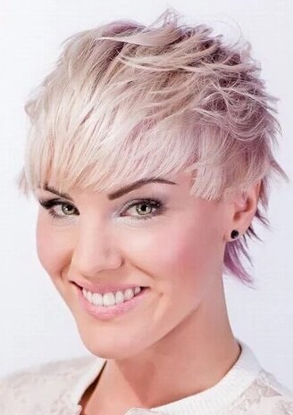 Стрижка с рваными прядями