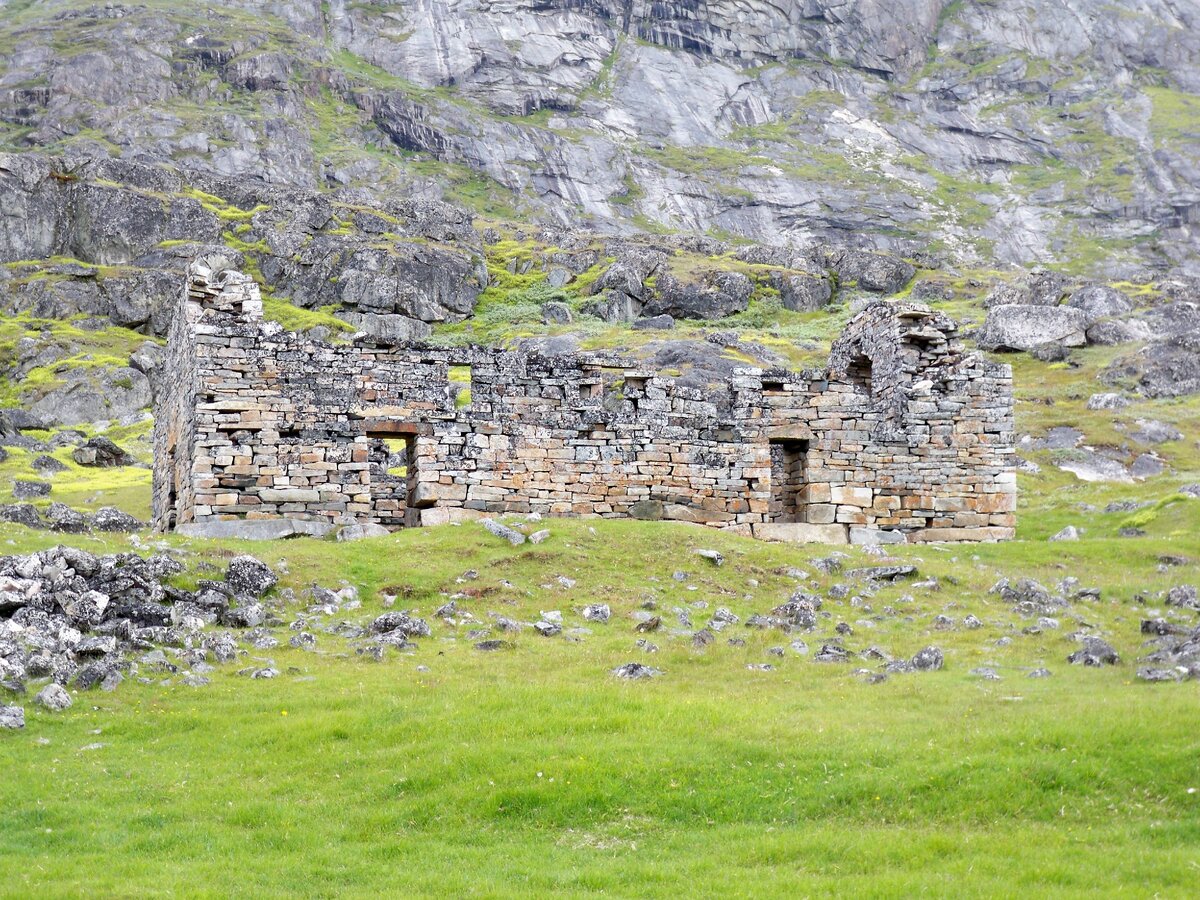 Руины церкви в Валсай