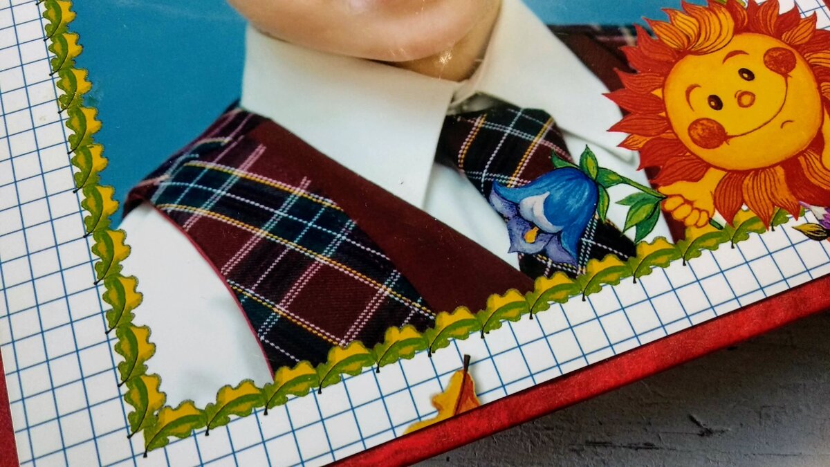 Школьная форма, жилет и галстук из ткани в клетку работа Маргарита Смирнова. Фото из школьного альбома.