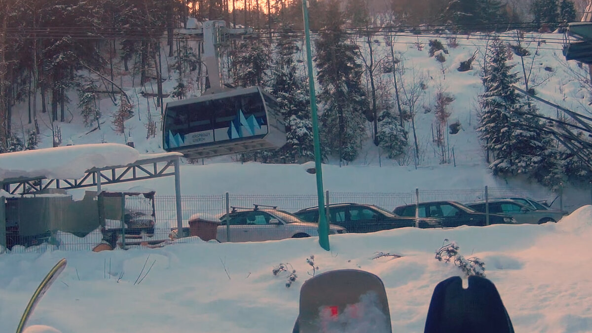 Подъем на Каспоровы верх в вагончиках начинается от станции Кузнице. 