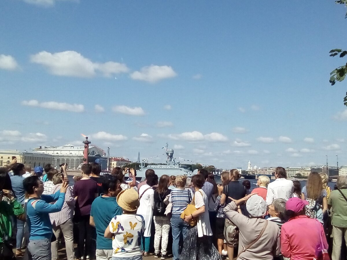 На Дворцовой набережной