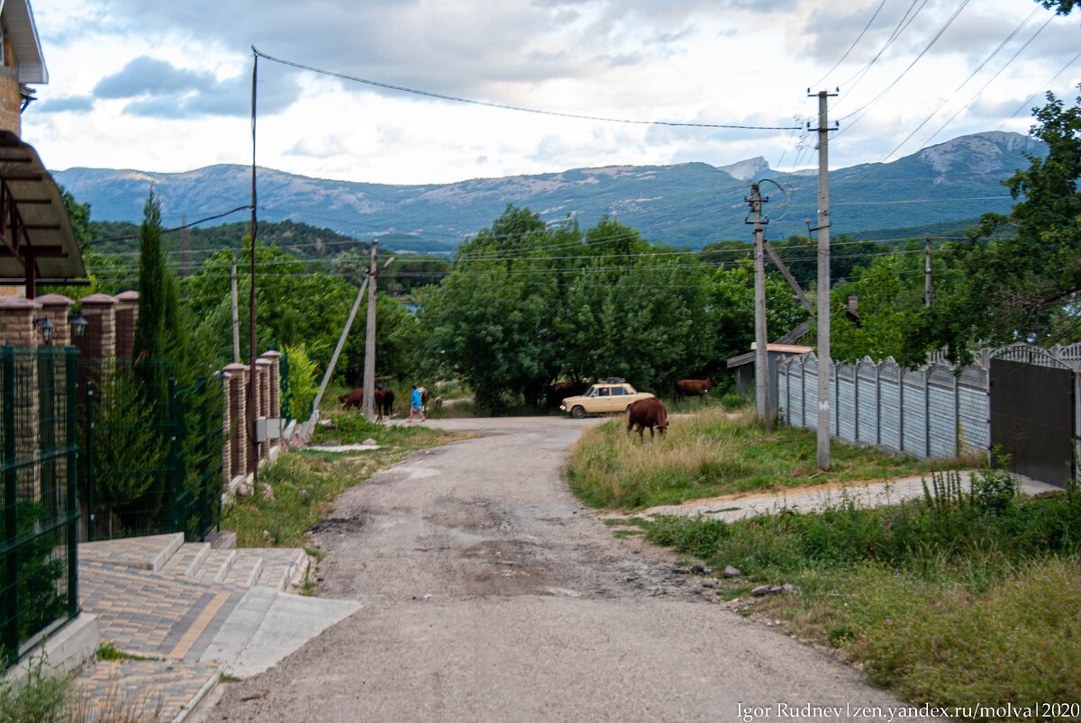 Село Широкое в Байдарской долине, Крым
