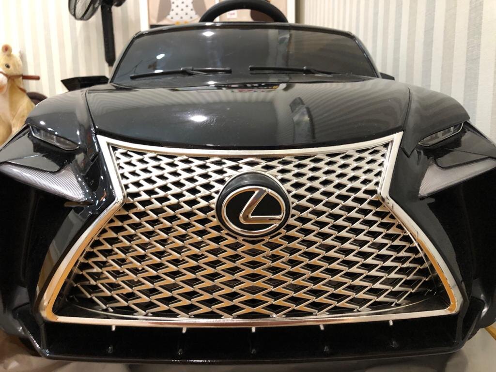 Мощная решетка радиатора выглядит круто