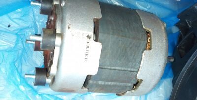 Своевременная очистка и смазка втулок мотора кухонной вытяжки продлевает срок службы