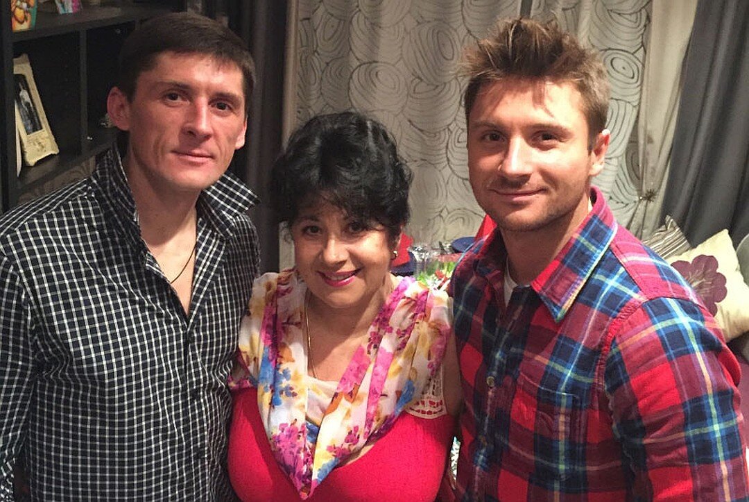 Братья Лазаревы с мамой Валентиной