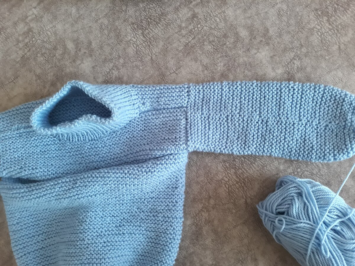 На фото - плечевые швы. Фотография сделана специально для этой публикации.