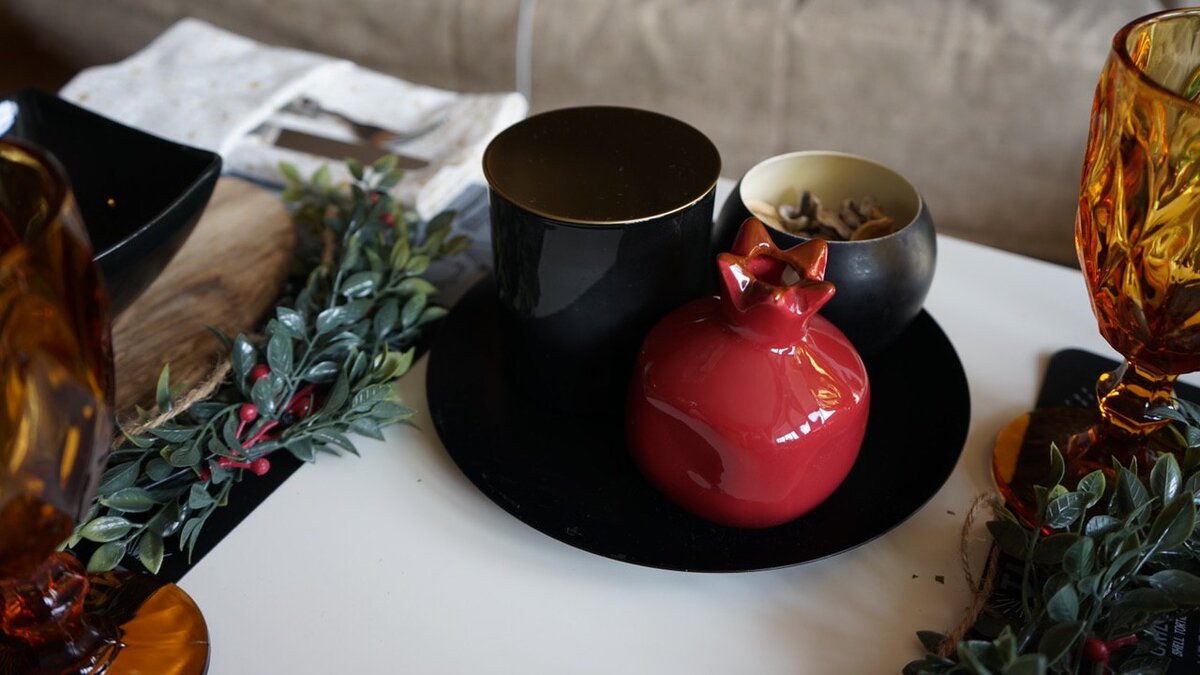 Гранат- красный акцент. 