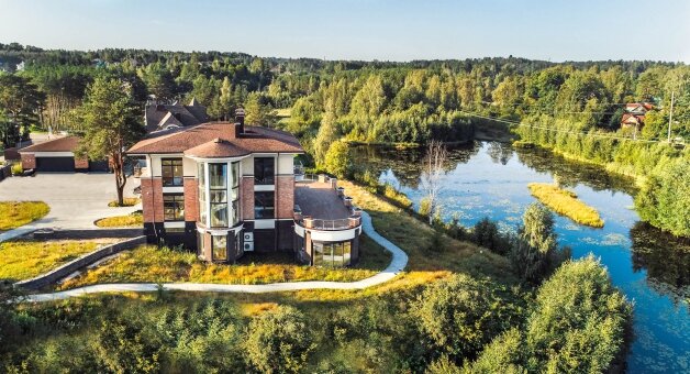 За первое полугодие «Строительный трест» заработал на продаже загородных объектов вдвое больше, чем в январе — июне прошлого года. 
«Спрос на загородную недвижимость в настоящий момент оживлен, — говорит Антон Гаринов, руководитель отдела загородной недвижимости объединения «Строительный трест»  #новостинедвижимости #петергоф #садвремени #коттедж #синочкин
http://vprigorode.ru/news/2020-07-22/trest_udvoil_prodazhi/