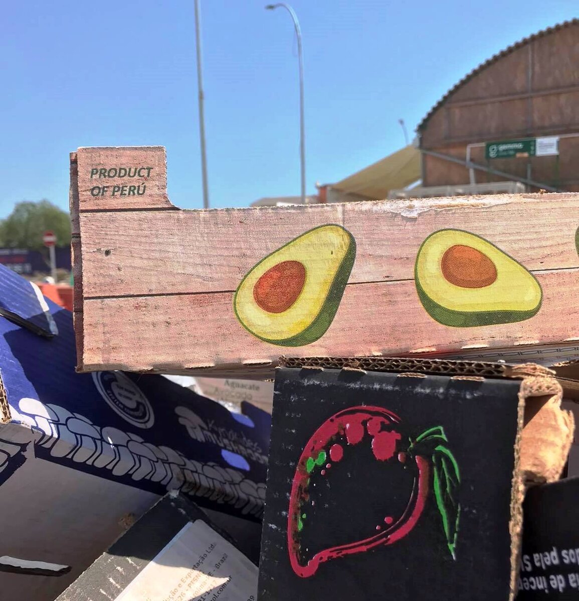 Мне одному здесь видится невыносимая легкость бытия фруктового мира?