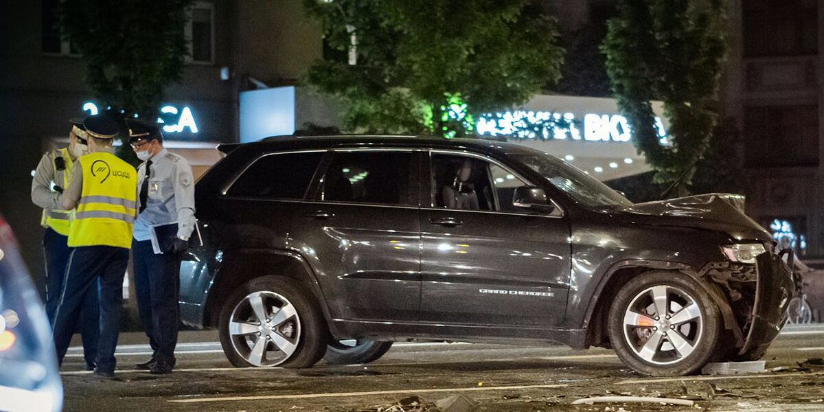 Автомобиль Ефремова на Смоленской площади 8 июня 2020 года