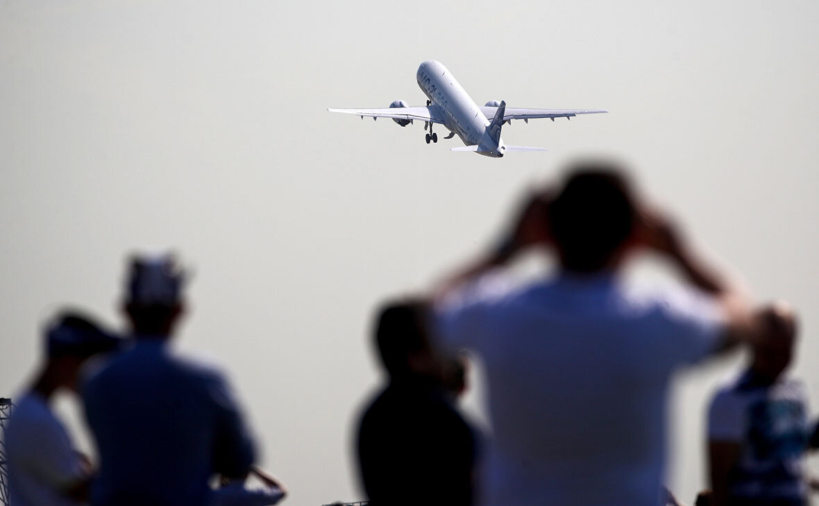 Cамолет МС-21-300 во время полета на Международном авиационно-космическом салоне МАКС-2019 в Жуковском (Фото: Сергей Бобылев / ТАСС) 
 