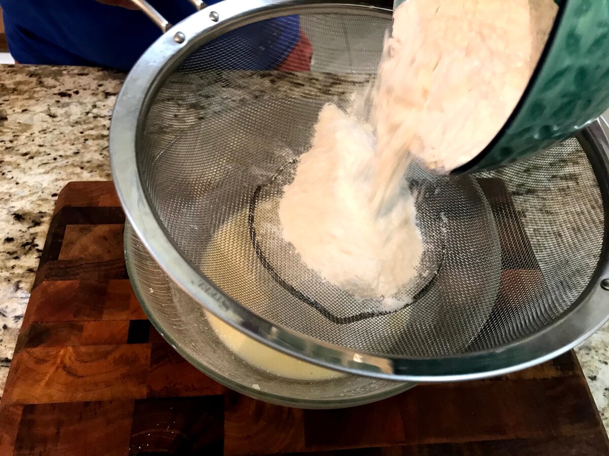Кекс.  Простой рецепт кекса с изюмом.