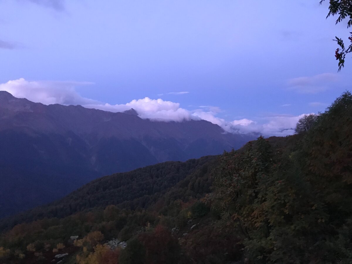 Когда возвращались к палатке уже стемнело, пришлось добираться на ощупь. 