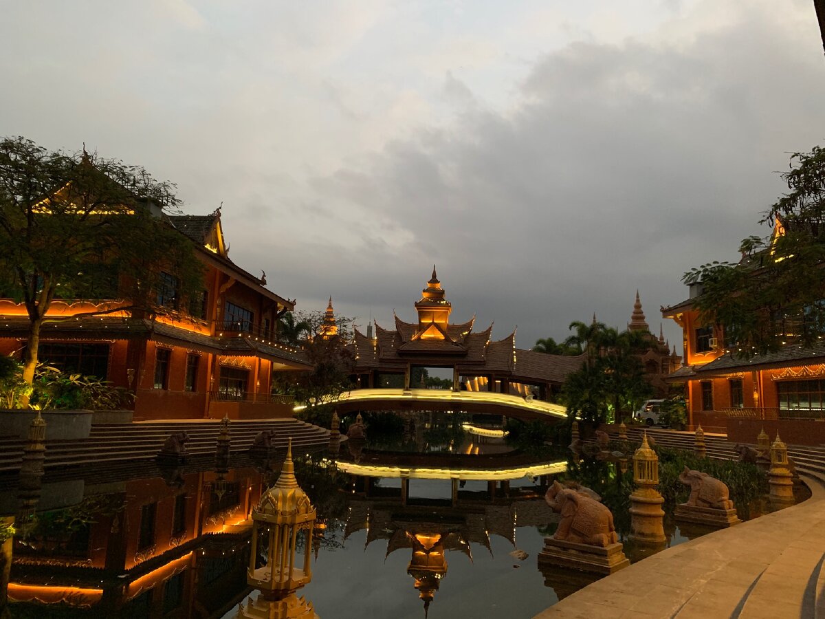 Вечерний город Цинхонг. Сишуанбанна 