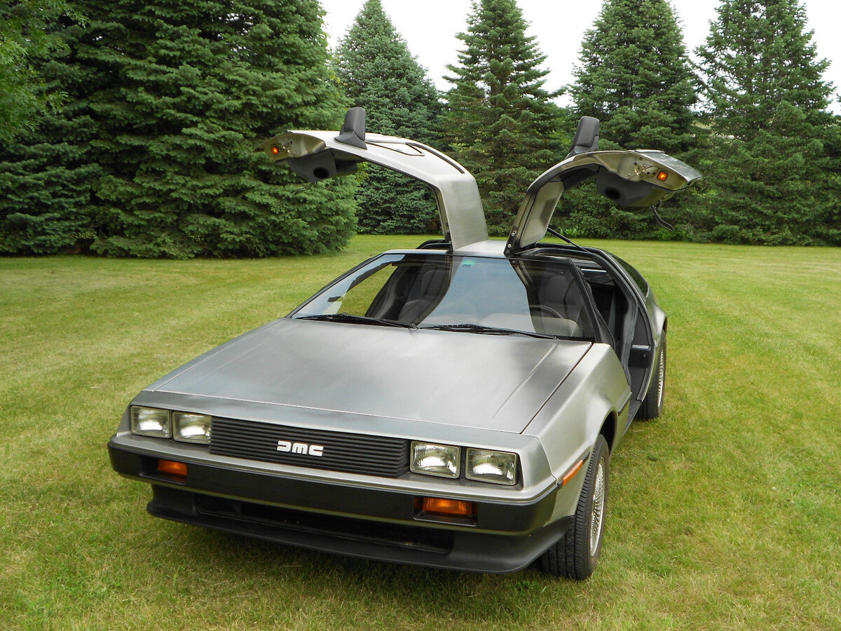 DeLorean DMC-12