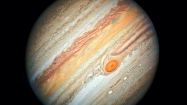 Большое Красное пятно на Юпитере, ураган, превосходящий размерами нашу планету
