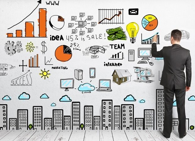 Всем предпринимателям-новичкам приходится самостоятельно разбираться с тем, как выбрать нишу, найти своего клиента, продвигать продукт. В этой статье рассказываю, как не повторить типичных ошибок начинающих бизнесменов, подготовиться к выходу на рынок и заложить правильный фундамент своего дела.