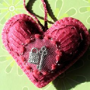 Не только сердечко, но и ключ к нему, вместе с замком (pinterest)