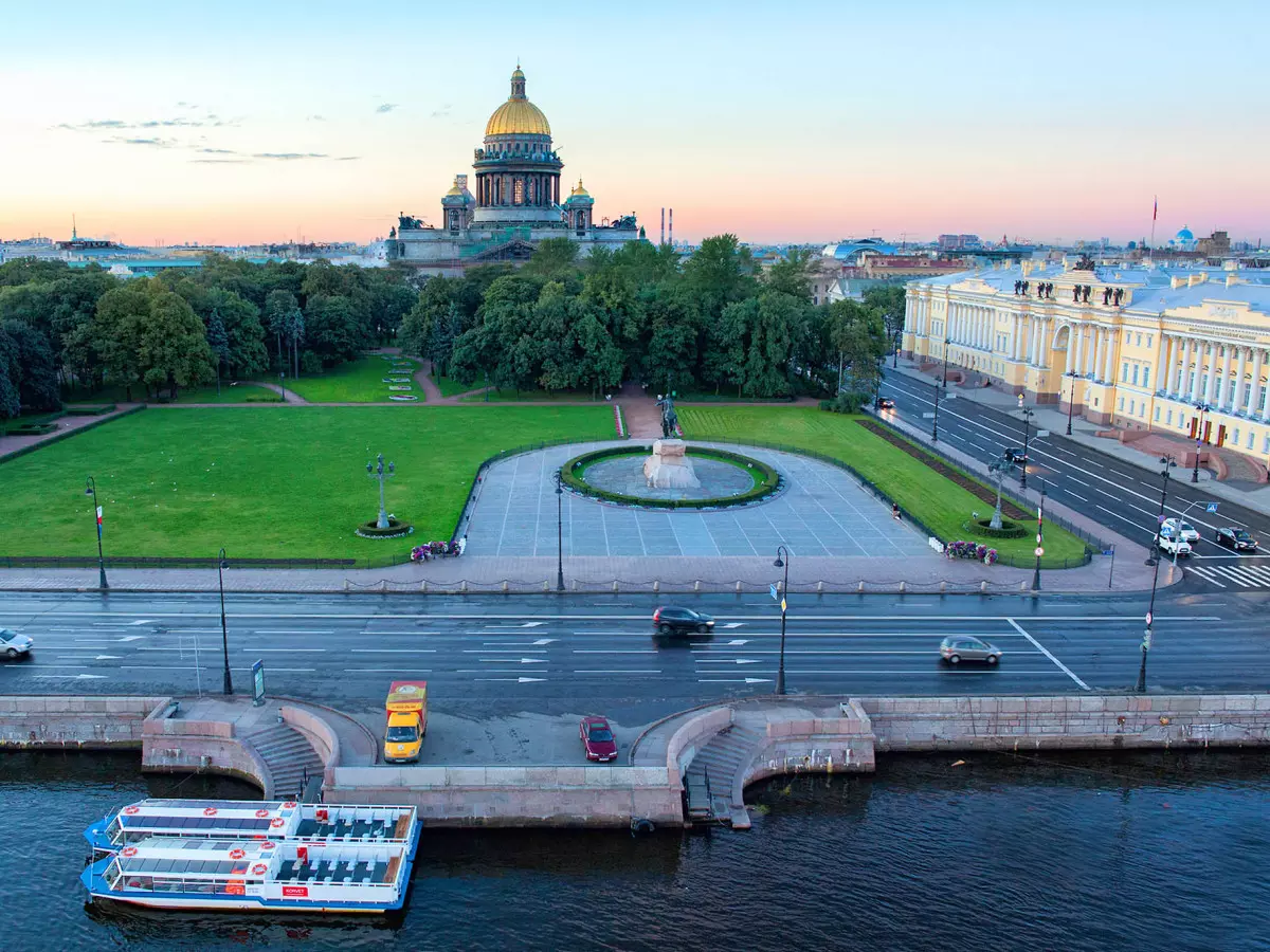 Где в питере снять. Площадь Декабристов в Санкт-Петербурге. Сенаторская площадь в Санкт-Петербурге. Площадь Сенатской площади в Санкт-Петербурге. Сенатская площадь СПБ.