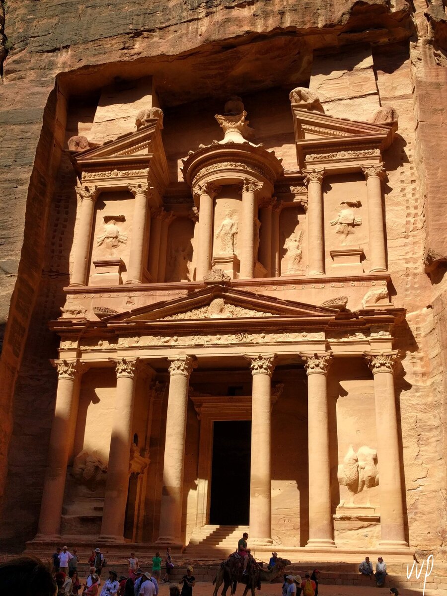 Дворец Эль-Хазне в Петре поражает своей красотой