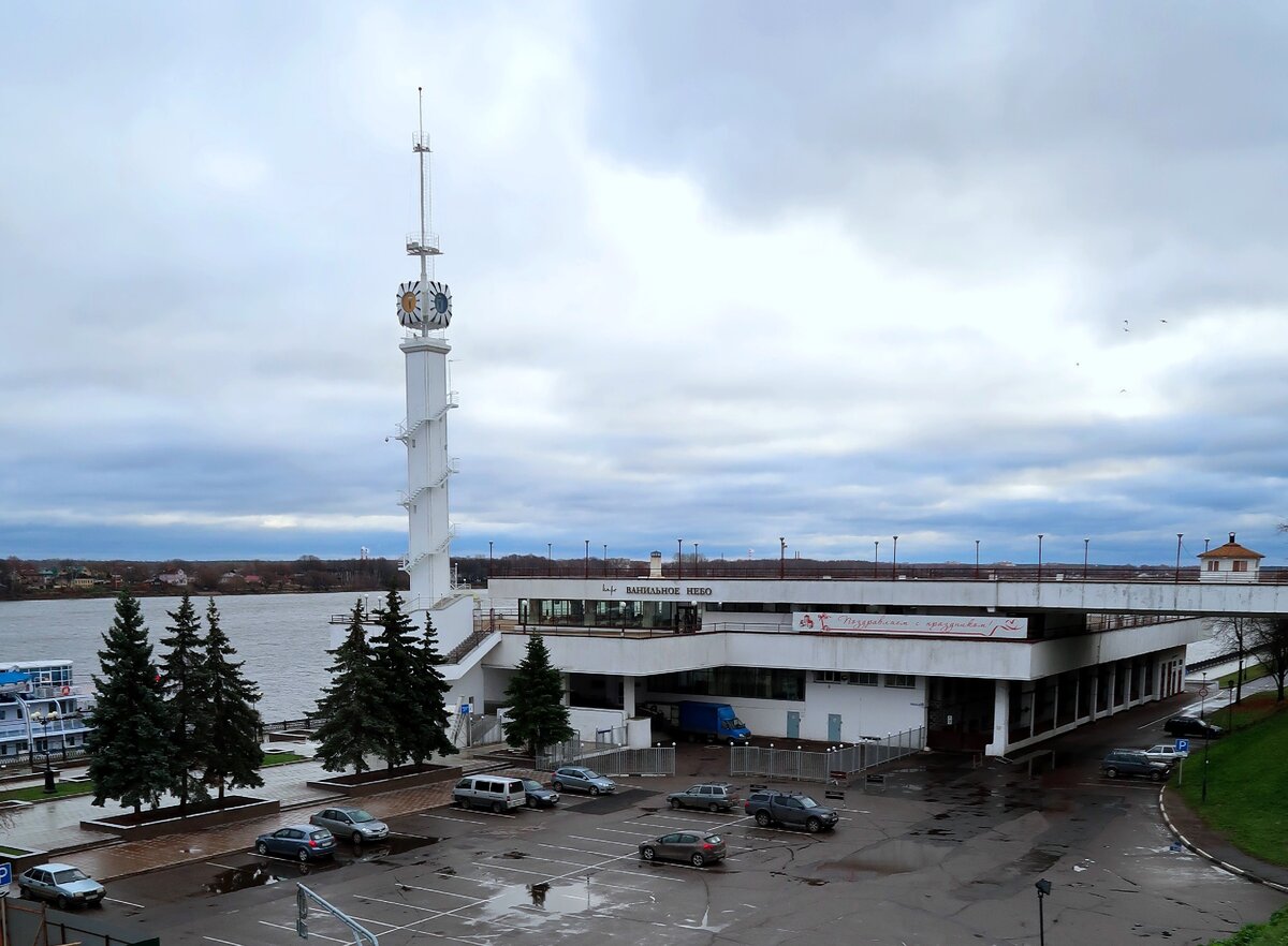 Волжская набережная Ярославля - три километра сплошных  достопримечательностей и красивых видов. | С пенсией по жизни | Дзен