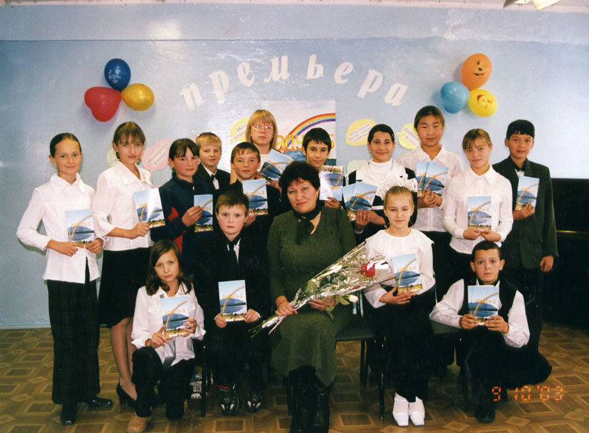 П.В. Ринчинова с авторами публикаций в "Радуге"