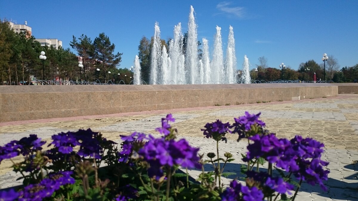 Комсомольск-на-Амуре, фонтан у Драмтеатра