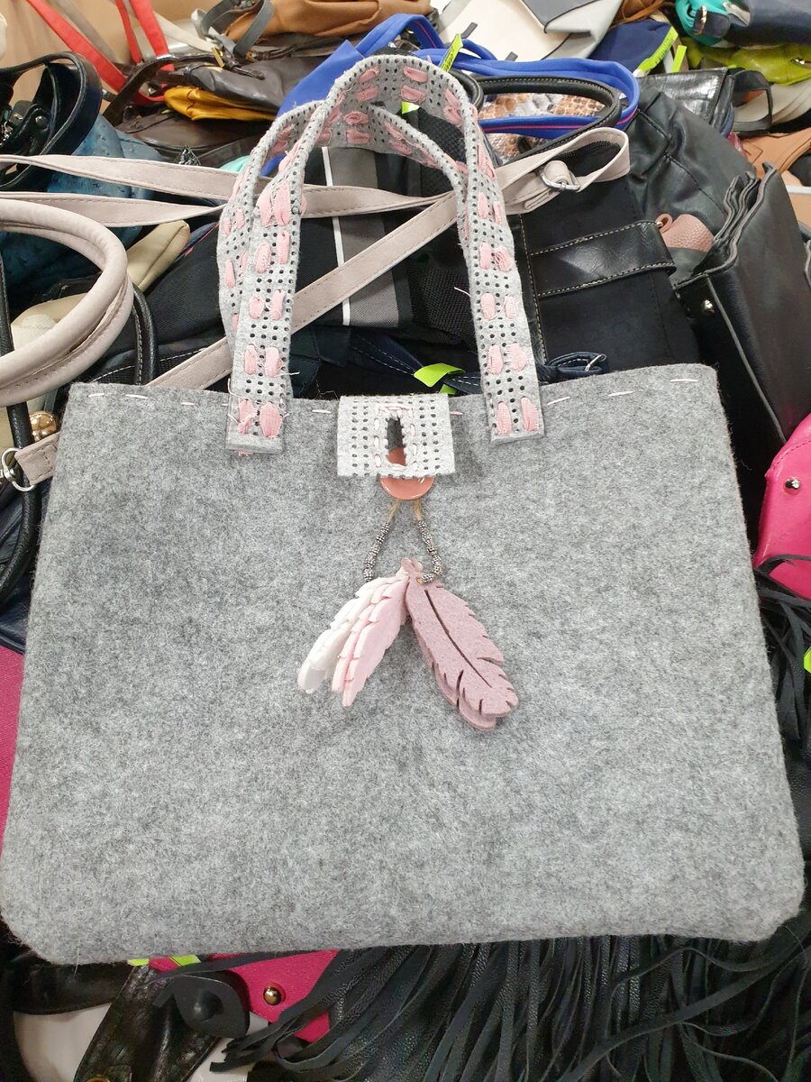 Сумка из войлока в секонд хенде
