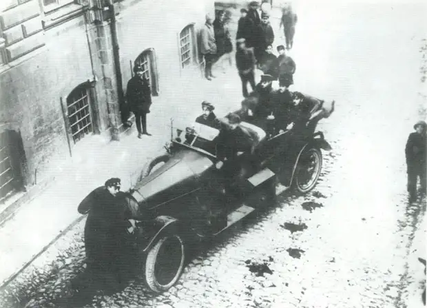 Фото: historicaldis.ru "Выезд на происшествие. Петроград 1919 год".