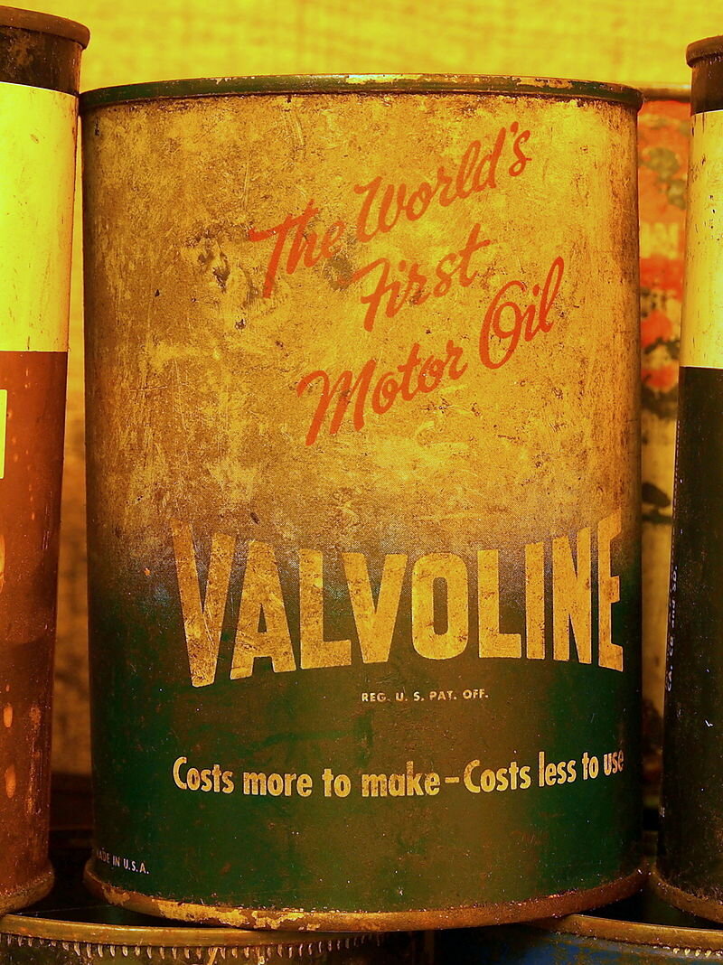 valvoline в железной банке.