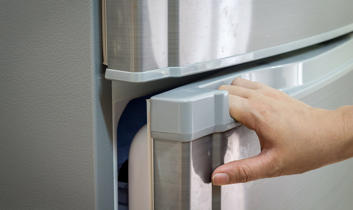 8 причин, почему не закрывается дверь холодильника