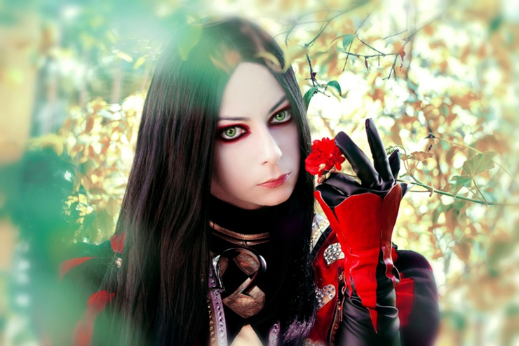 Lucy Leech Alice Cosplay Photo 