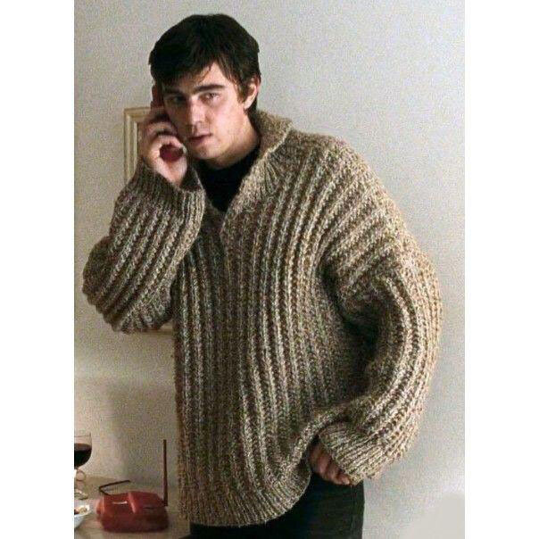 Персонаж культового кино "Брат" Данила Багров в знаменитом свитере патентной резинкой. (кадр из фильма)