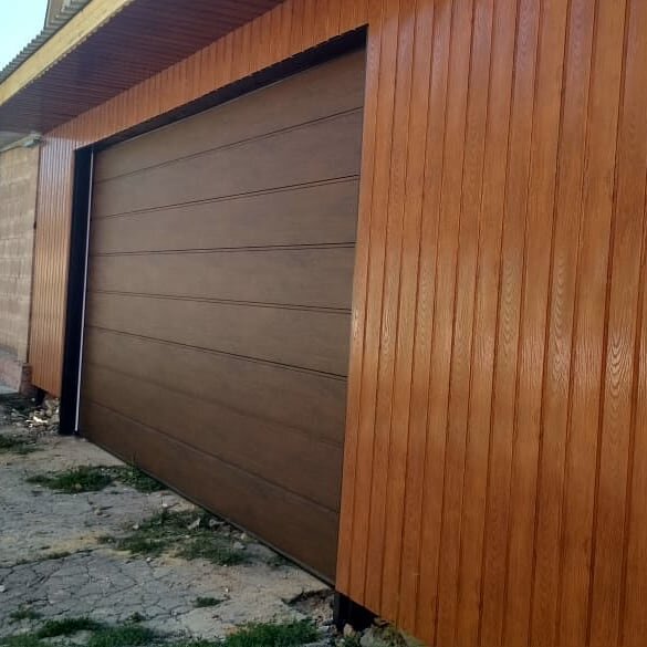 Красивые акционные ворота Hormann, установленные нашими специалистами (авторское фото канала)