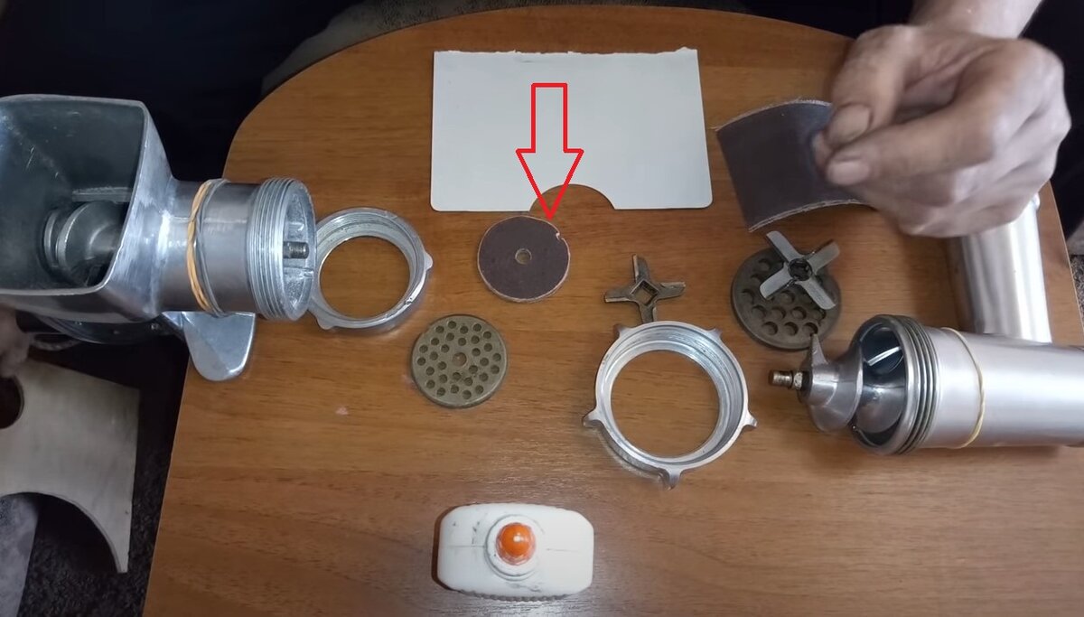 Meat Grinder Изображения: просматривайте стоковые фотографии, векторные изображе