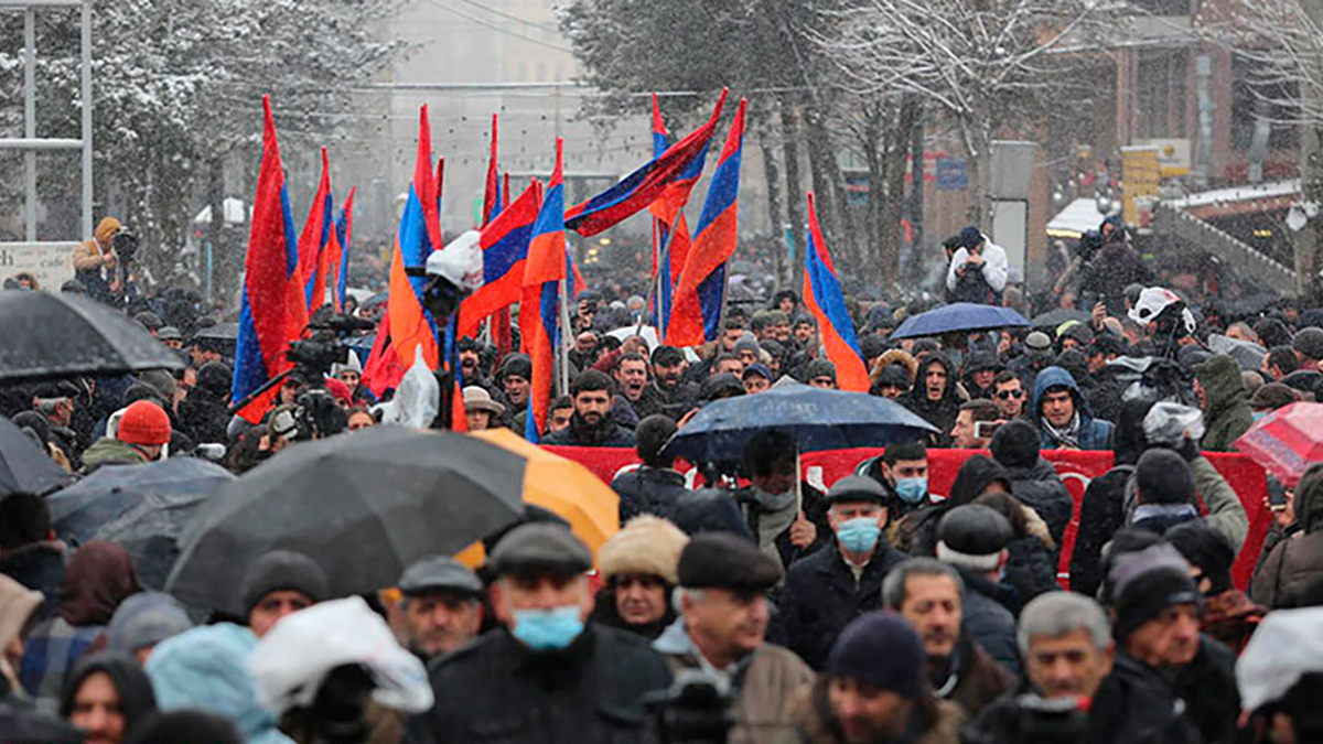 Марш в ереване. Оппозиция Армении. Митинг в Ереване. Армяне митинг. Армения площадь митинг.