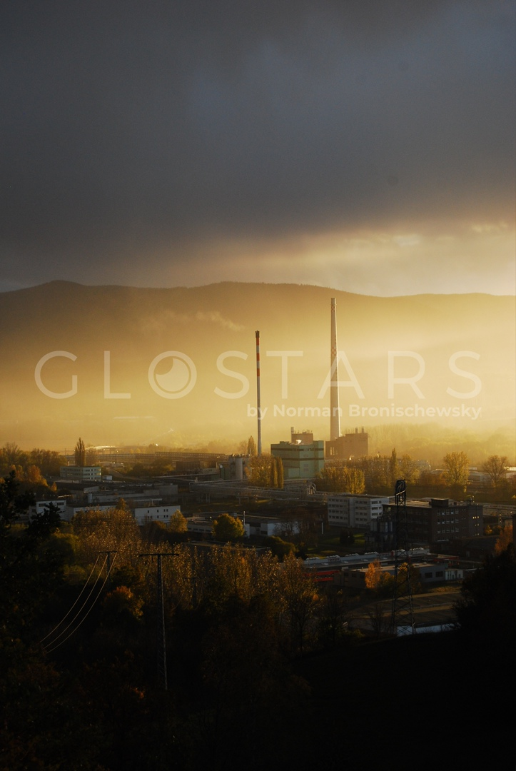 Снимок от победителя фотоконкурса Glostars, Norman Bronischewsky. "Я сделал это фото в своем любимом месте для очищения мыслей. Я сидел в машине, наслаждаясь звуками дождя снаружи, как вдруг, облака расступились, я выпрыгнул из машины и сделал это фото. 